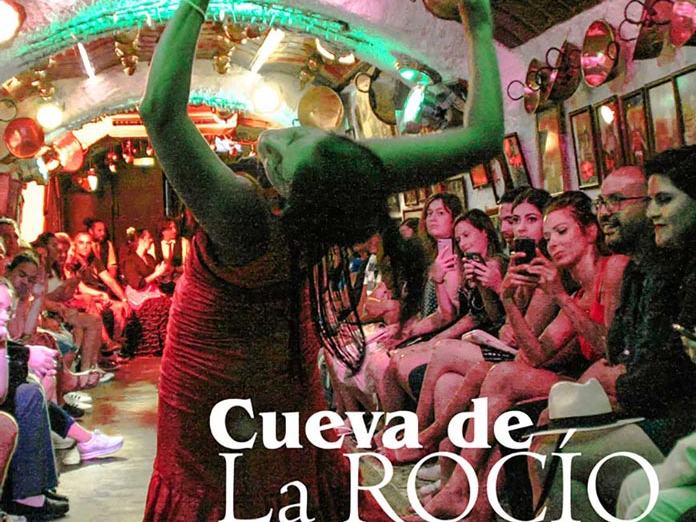 Artistas de flamenco en una cueva del Sacromonte
