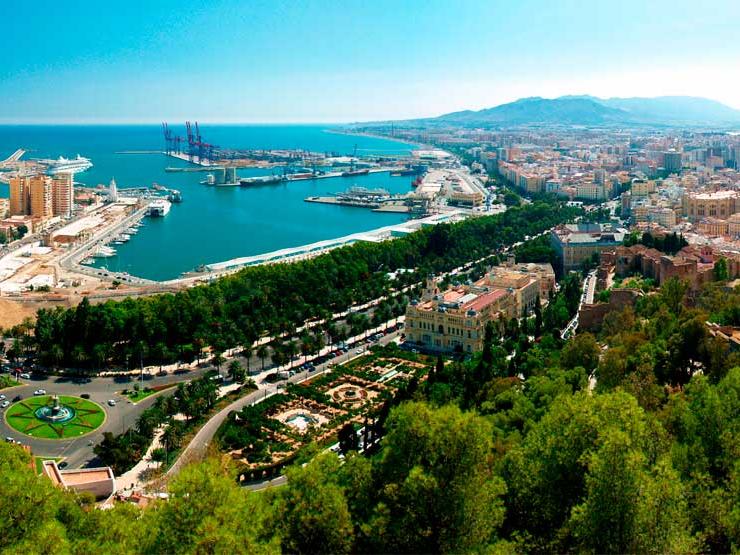 La ciudad y el puerto de Málaga vistos desde lo alto